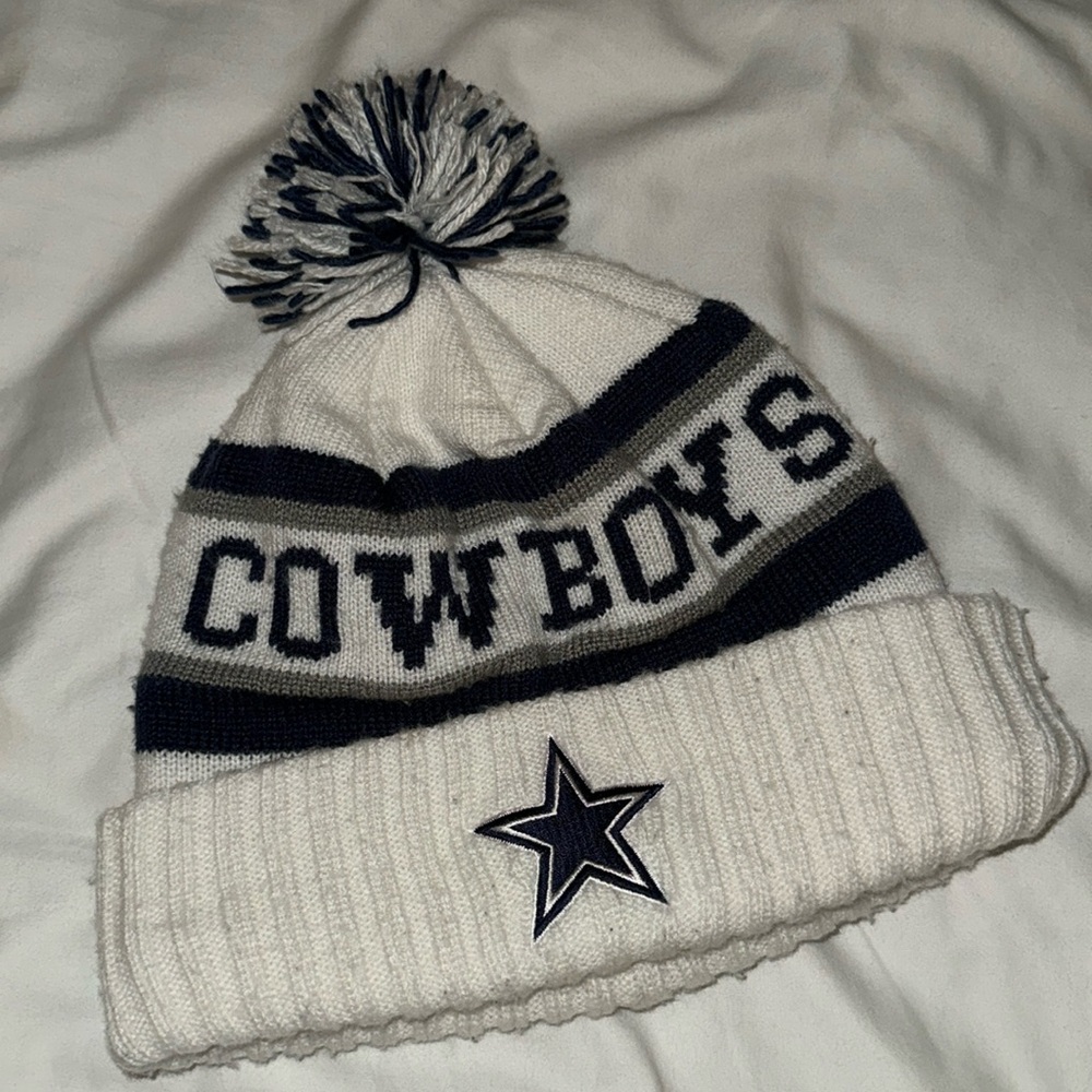 COWBOYS POMPOM BEANIE